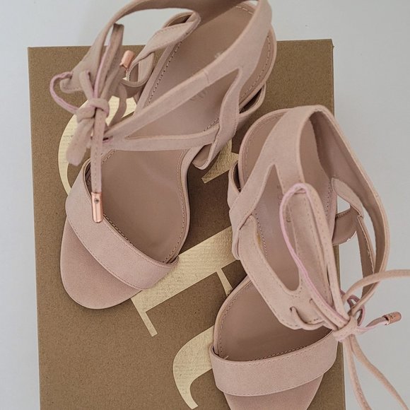 Charlotte Russe Lace-Up Heels Size 7 Light Pink - Picture 6 of 7